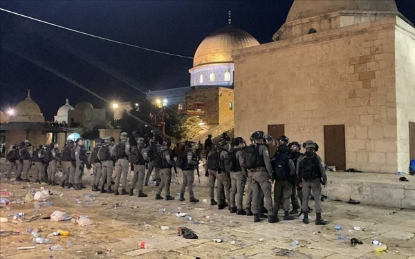 Thumbnail Dunia Mengecam! Polisi Israel Serang Warga Palestina di Masjid Aqsa