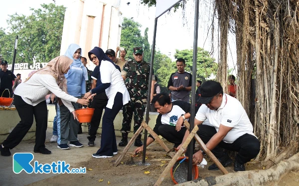 Thumbnail Berita - Geber Sidoarjo Gerakkan 15 Ribu ASN dan Masyarakat Kerja Bakti Bersama