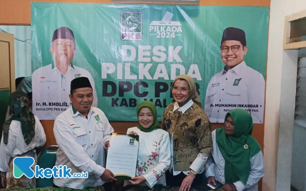 Thumbnail Didampingi Arzeti Bilbina, Lathifah Shohib Daftar Cabup Malang dari PKB