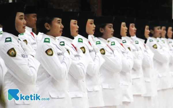 Tanpa Kontroversi Jilbab, Paskibra Sidoarjo Dikukuhkan dan Ditanya Cita-Cita