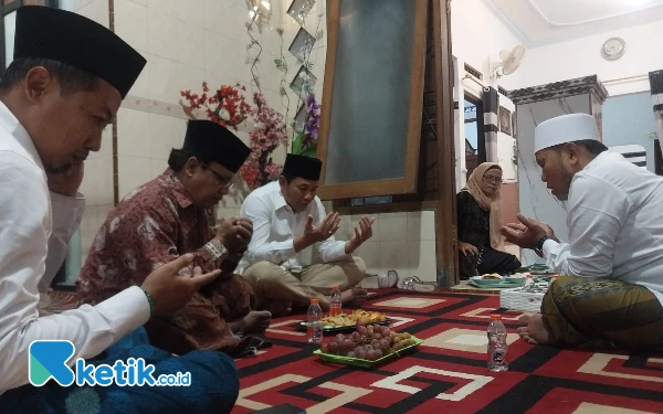 Thumbnail Berita - Calon Bupati Sidoarjo Subandi Sowan ke Kiai-Kiai NU, Didoakan Selalu Sukses