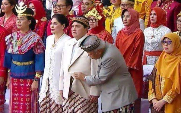 Lagi Viral, Ternyata Ini Alasan Menteri PUPR Pak Basuki 'Ngecek' Baju Erick Thohir