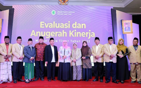 Khofifah Apresiasi Akreditasi Tata Kelola dan Kinerja MUI Jatim 2022