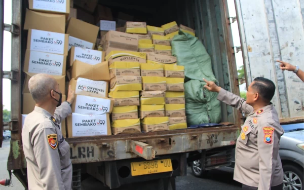 Polrestabes Surabaya Salurkan Paket Sembako untuk Cianjur