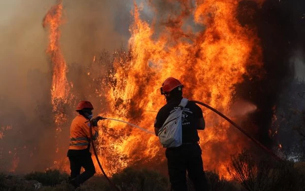 Thumbnail Gedung Kemenkumham Terbakar, 13 Damkar Diterjunkan 