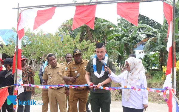 Thumbnail Berita - Bupati Kaimana  Freddy Thie Resmikan PAMSIMAS Kampung Lobo