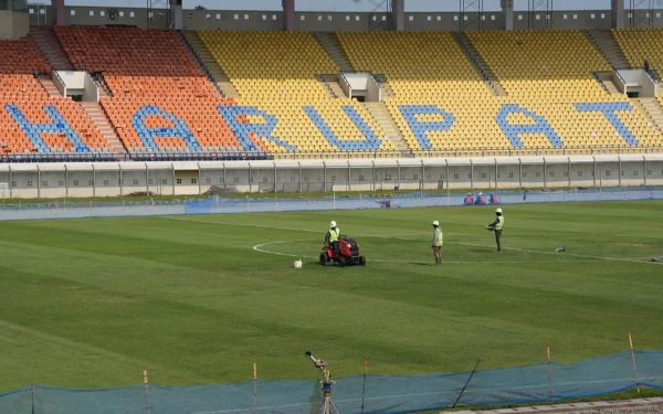 Thumbnail Rampung dari Jakabaring Palembang, Erick Thohir dan rombongan langsung menuju Stadion Si Jalak Harupat, Soreang, Bandung (11/3). (Foto-foto: PSSI)