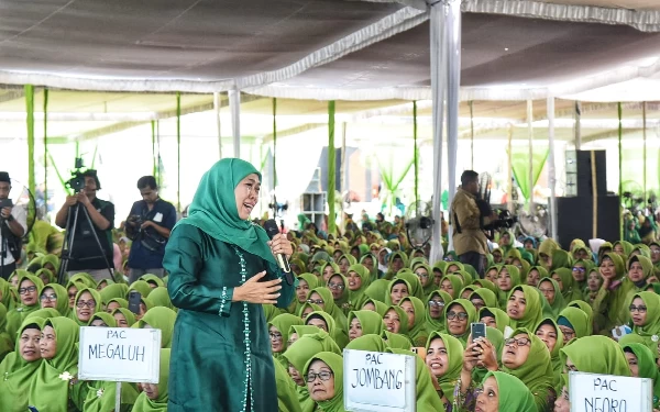 Khofifah Hadiri Pelantikan PC Muslimat NU di Jombang