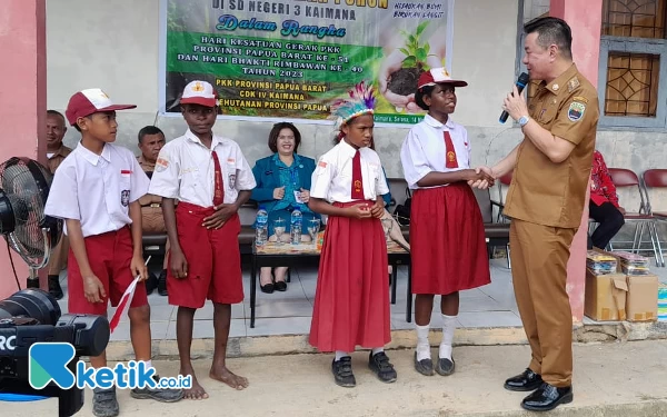 Thumbnail Lewat HKG  PKK  Papua Barat, Ini Cara Bupati Kaimana Ajak Pelajar Peduli Lingkungan