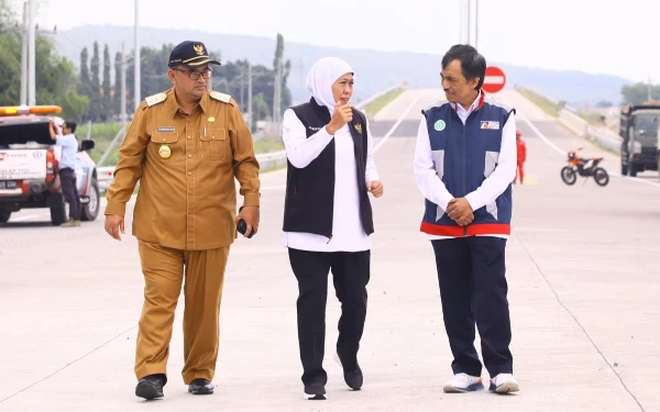 Antisipasi Arus Mudik, Khofifah Tinjau Ruas Tol Pasuruan Probolinggo