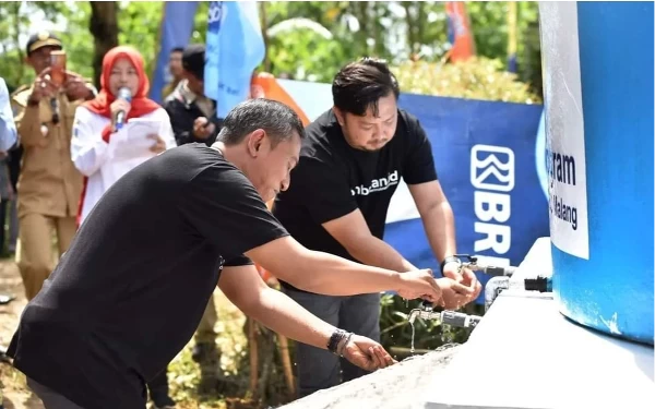 Thumbnail Penuhi Kebutuhan Air Warga, Mas Aji Launching Wash Program BRI