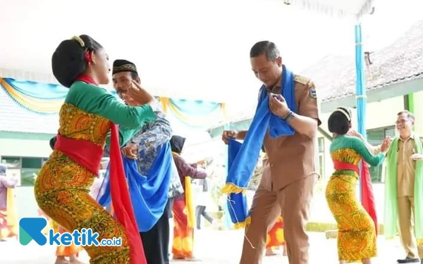 Bupati Pacitan Kenalkan Seni Langen Tayub kepada Milenial