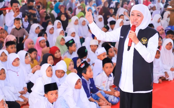 Khofifah Berikan Bantuan Usaha kepada 30 Mustahik di Kabupaten Probolinggo