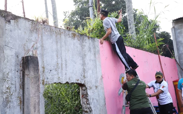 Thumbnail Warga Komplain Soal Banjir, Bupati Bandung Gercep Ambil Tindakan