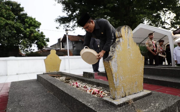 Forkopimda Kabupaten Bandung  Ziarah ke Makam Para Mantan Bupati 