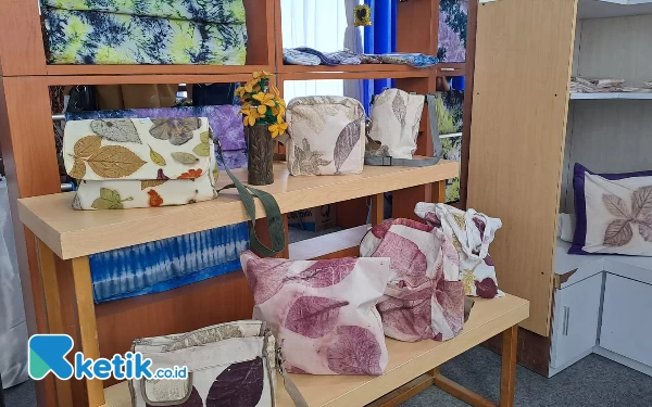 Unik! Batik Ecoprint, Inovasi Teknik Batik Ramah Lingkungan