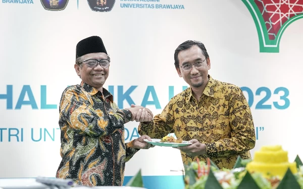 Thumbnail Berita - Halal Bihalal IKA UB, Rektor Prof Widodo: Jadikan UB Pusat Kolaborasi