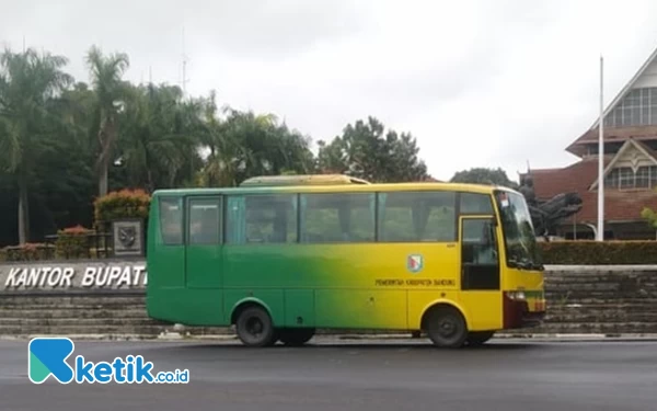 Thumbnail Sepenggal Kisah Bupati Bandung Kang DS dan Bus Antar Jemput Karyawan Pemda