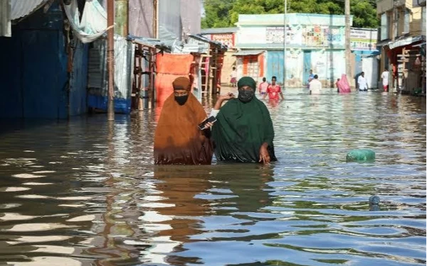 Thumbnail Ngeri! Kota Beledweyne Somalia Berubah Jadi Lautan, 250 Ribu Warga Kabur