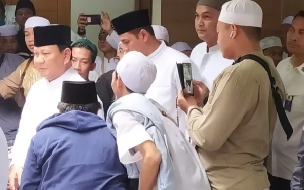 Thumbnail Berita - Prabowo Subianto Didoakan pada Haul Alhabib Munzir