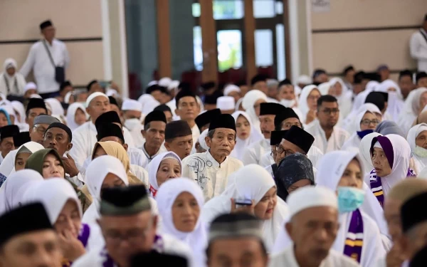 Bupati Berangkatkan Jemaah Haji Jember,  50 Persen Berusia Lanjut