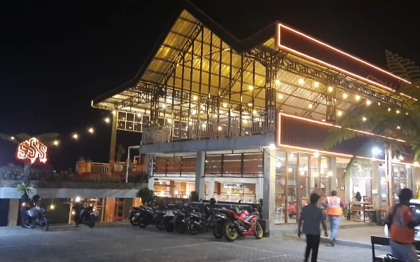 Thumbnail Kembangkan Bisnis Kuliner, JHM Buka Triple SSS Cafe di Pacet Mojokerto