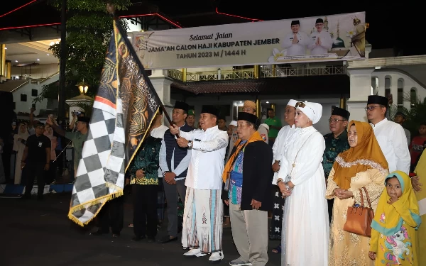 Thumbnail Berangkatkan Jemaah Haji, Bupati Jember Ingatkan untuk Saling Membantu