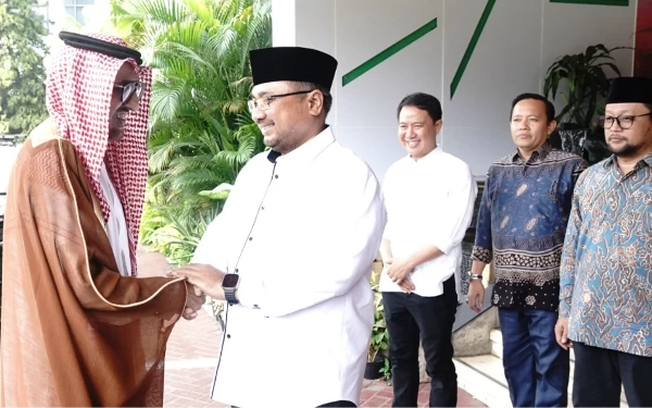 Terima Kunjungan Dubes Arab, Yaqut Bahas soal Haji dan Industri Halal