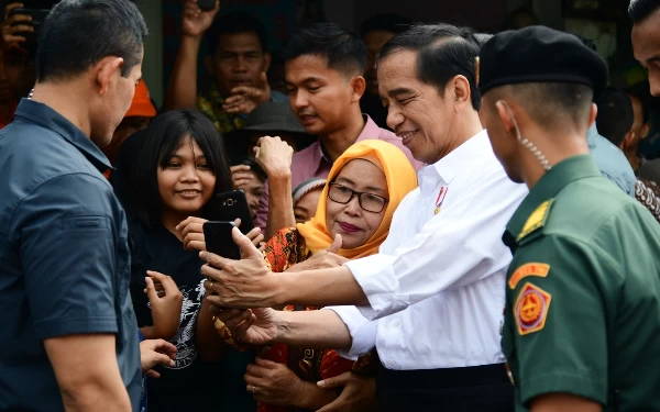 Thumbnail Presiden Jokowi Tinjau Harga Kebutuhan Pokok di Pasar Menteng Pulo