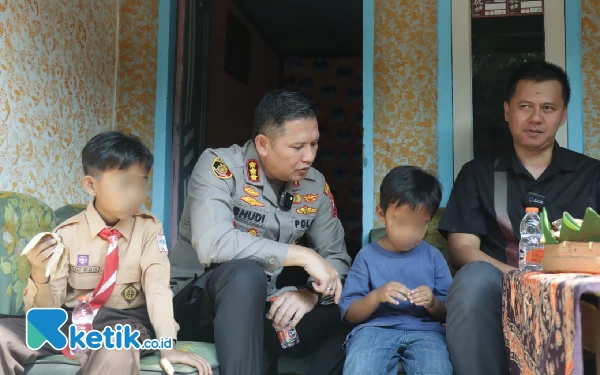 Warga Kecamatan Sukun Dapat Hadiah Bedah Rumah dari Kapolresta Malang Kota