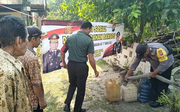 Krisis Air Bersih di Napel, Ngawi, Polres Distribusikan 10 Ribu Liter Air