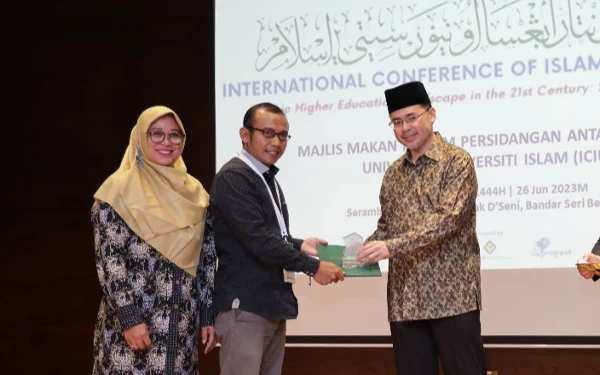 Thumbnail UIN KHAS Raih Predikat Best Paper Award pada International Conference di Brunei