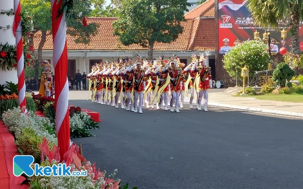 Thumbnail Penampilan pasukan polisi cilik asal Kabupaten Lumajang, Sabtu (1/7/2023). (Foto: Husni Habib/Ketik.co.id)