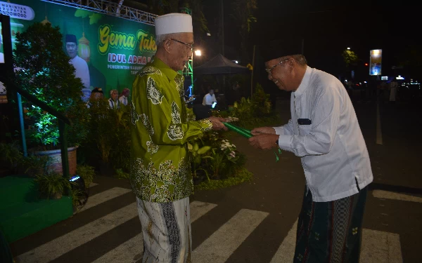 Thumbnail Sejumlah Desa di Bondowoso Salat Idul Adha Lebih Awal, Ini Pesan Bupati Salwa