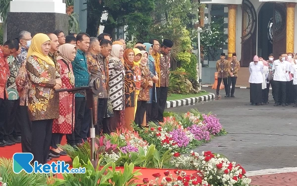 Thumbnail Berita - Setelah Libur Panjang, Gubernur Jatim Khofifah Ajak ASN Kembali Bekerja