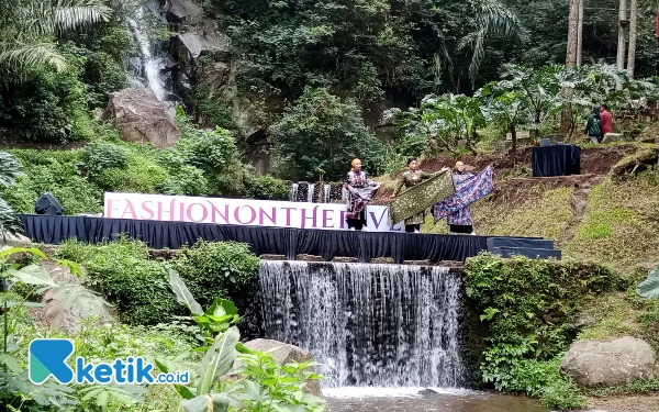 Thumbnail Pj Wali Kota Batu Harap Fashion on the River of Coban Putri Jadi Event Nasional