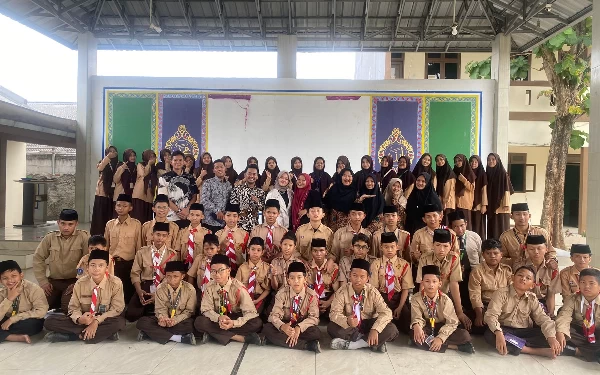 Tsabit Learning Center Gelar Public Speaking di Ponpes Daar El-Hikam