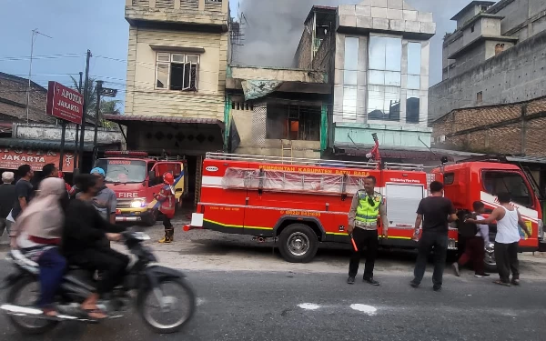 Thumbnail Berita - Toko Sepeda Dilalap si Jago Merah, Tujuh Mobil Damkar Dikerahkan