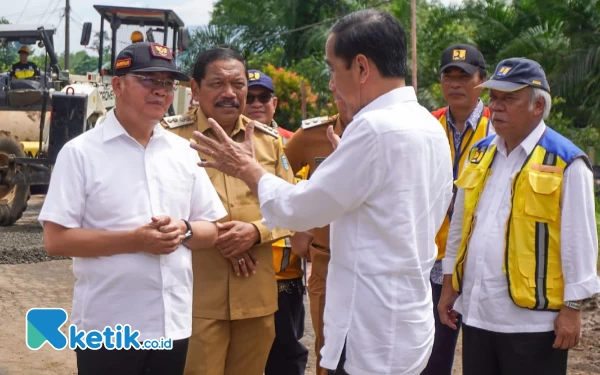 Thumbnail Presiden Jokowi Tinjau Jalan Inpres di Bengkulu Utara