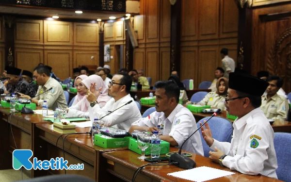 Thumbnail Hearing DPRD Sidoarjo Jawab Kecemasan Sekolah Swasta soal MAN-SMKN Baru