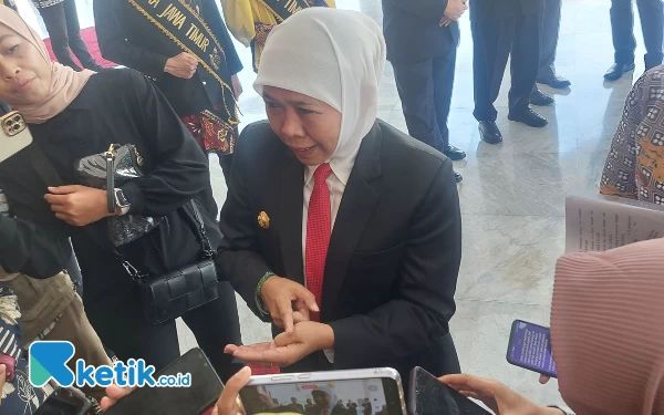 Tegas! Khofifah Copot Plt Kepsek SMAN 1 Kedungwaru