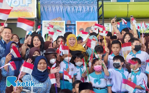 Pemprov Jatim Moratorium Penjualan Seragam di Sekolah Negeri