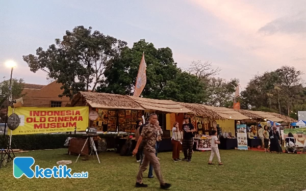 Thumbnail Tong-Tong Night Market Kembali Digelar, Tarik Minat Pengunjung di Malang