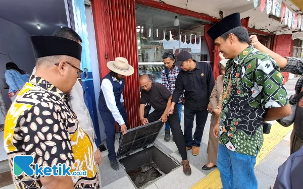 Komisi A DPRD Jember Sidak Proyek Trotoar, Ingin Pastikan Semua Sesuai Standar