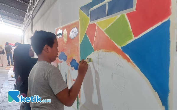 Thumbnail Tumbuhkan Kreativitas, BK3S Jatim Gelar Workshop Melukis Bersama Anak Inklusi