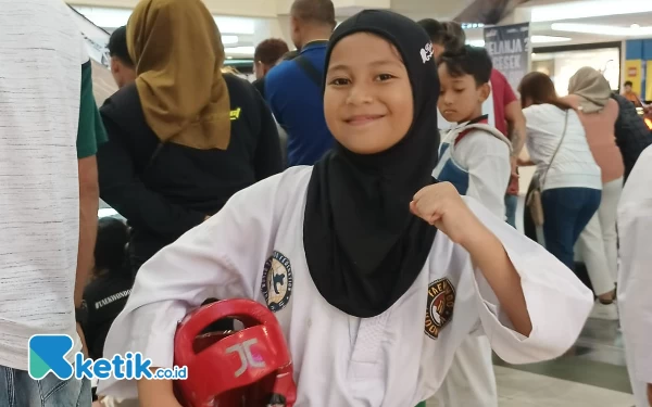 Atlet Belia Ternate Almaidah Puteri Chaisar, Peraih Emas Kejuaraan Taekwondo di Manado