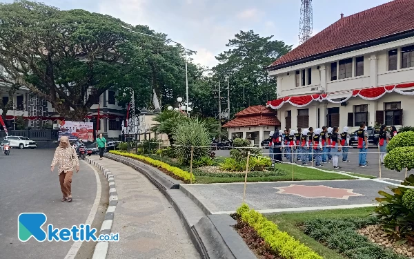 Thumbnail Berita - Akademisi UMM Ikut Soroti Pembongkaran Pagar Balai Kota Malang