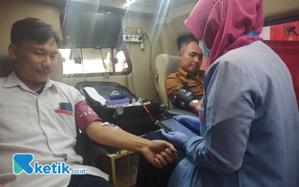 Kwarda Jatim Gandeng PMI Surabaya Gelar Donor Darah Saat Peringatan HUT ke-62 Pramuka di Grahadi