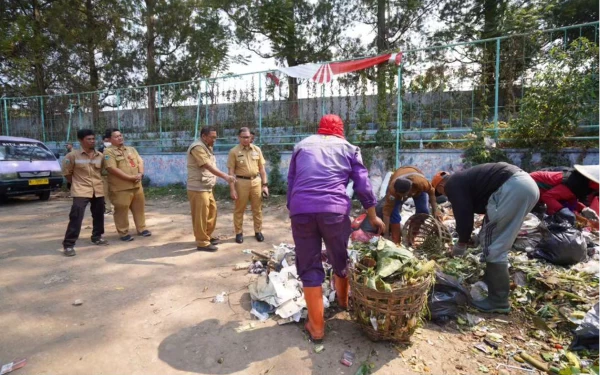 Thumbnail Kunjungi TPS3R Pasar Relokasi, Pj Wali Kota Batu: Pedagang Wajib Pilah Sampah