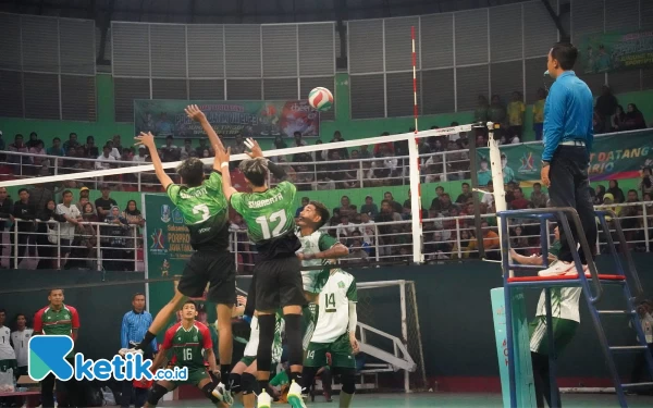 Thumbnail Surabaya Kandas, Sidoarjo Sabet Emas Cabor Bola Volly Putra